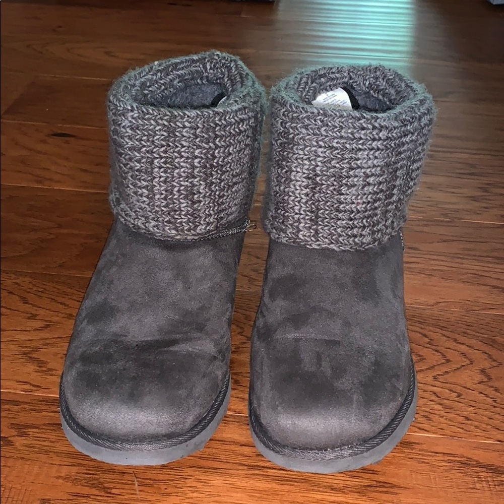 Grey low rise boots